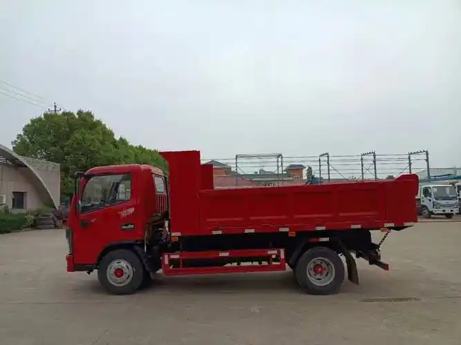 东风蓝牌8吨自卸车勾臂式车斗可卸可装载装修建筑垃圾