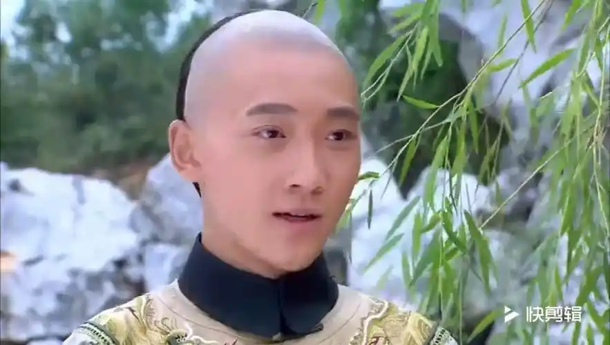 路宏##新还珠格格# 新还珠格格 第一部 第4集3:"福尔泰参见格格,格格