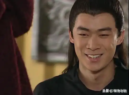 这个《芈月传》里的楚怀王扮演者曹征,算不上符合大众的审美,但是小