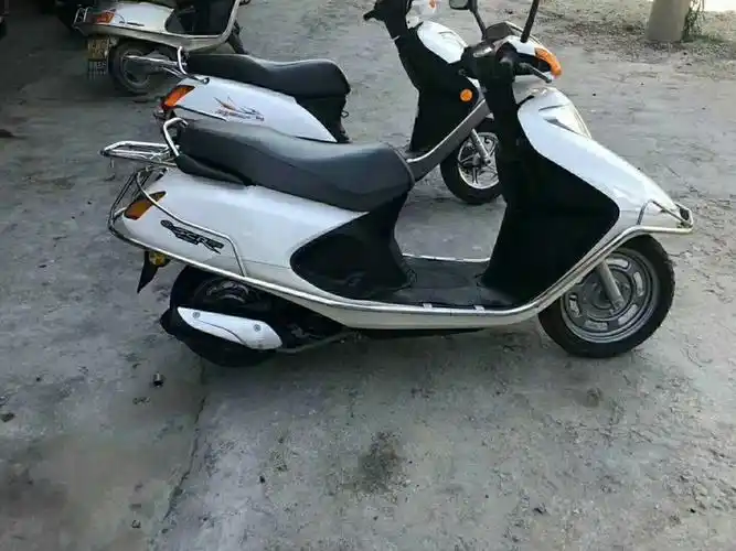 五羊本田小公主100cc女装踏板摩托车