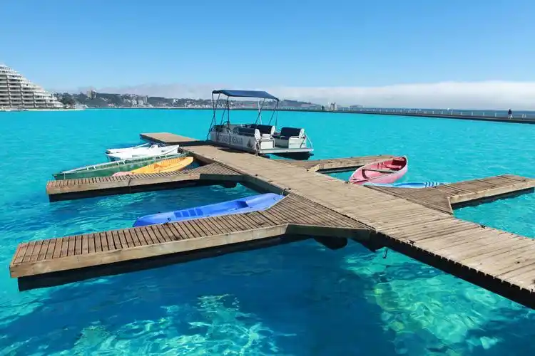 烈日炎炎夏天海边风景