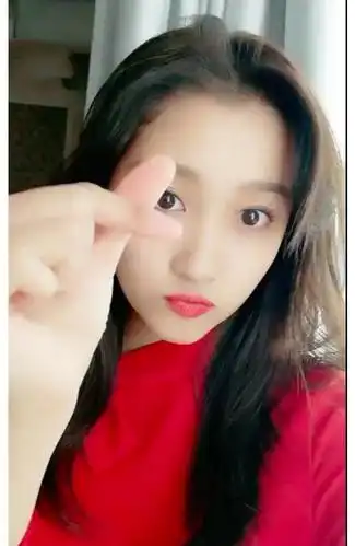 关晓彤自拍视频比心卖萌样样来,不一样的关晓彤freestyle