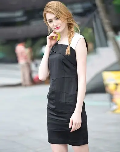 法国fashion02tv02collection 女士黑色不规则裁剪修身连衣裙szz