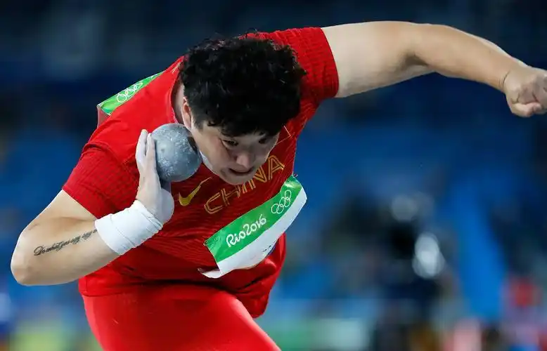 东京奥运会一掷牵金创历史四朝元老终圆梦记女子铅球奥运冠军巩立姣