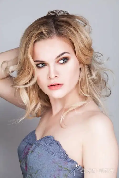 漂亮女人脸特写时尚肖像