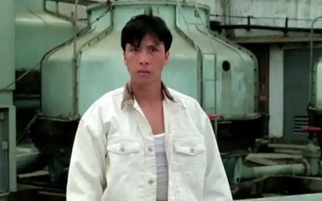 影视:年轻的甄子丹是真的猛,与洋鬼子对战,武打动作潇洒飘逸