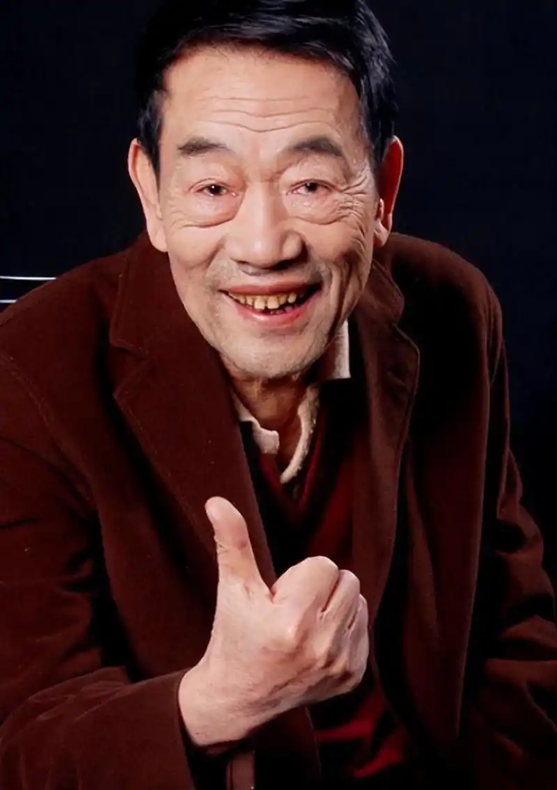 不知道,咱就问一句,说相声的这么有钱吗?[尬笑]