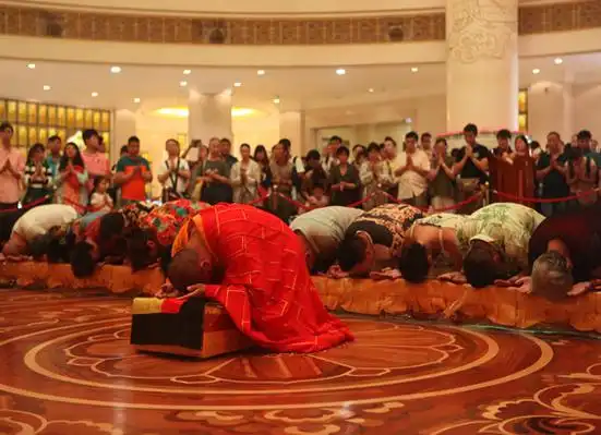 顶礼膜拜的做法