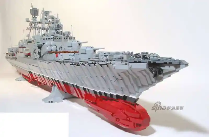 丹麦人用乐高积木拼出丹麦海军版无畏级驱逐舰