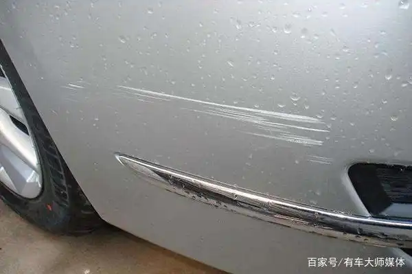 车上有小划痕,别急着处理,等攒到好几处划痕一起处理更划算!