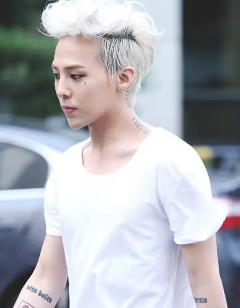 王嘉尔bigbang权志龙exo伯贤灿烈世勋 韩国爱豆炫酷发色盘点【组图】