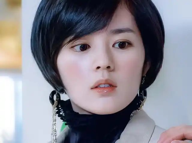 《魔女幼熙》女主近照,生2娃后穿xs码西装,真的有38岁吗