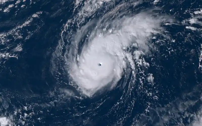 2020超强台风天鹅(goni)云图集合