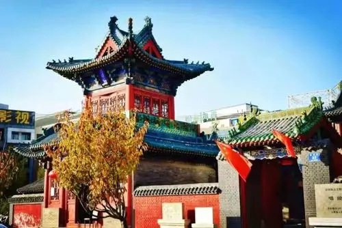 山西太原鼓楼街上的唱经楼