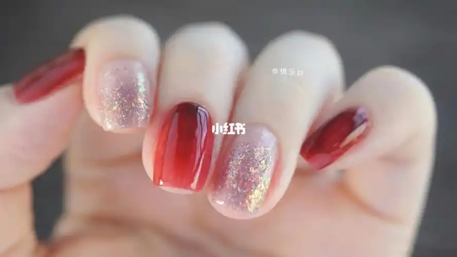 显白红色系美甲