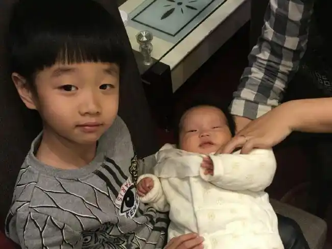 有一种"整容"叫杨文昌长大了,曾经软萌可爱,近照撞脸易烊千玺