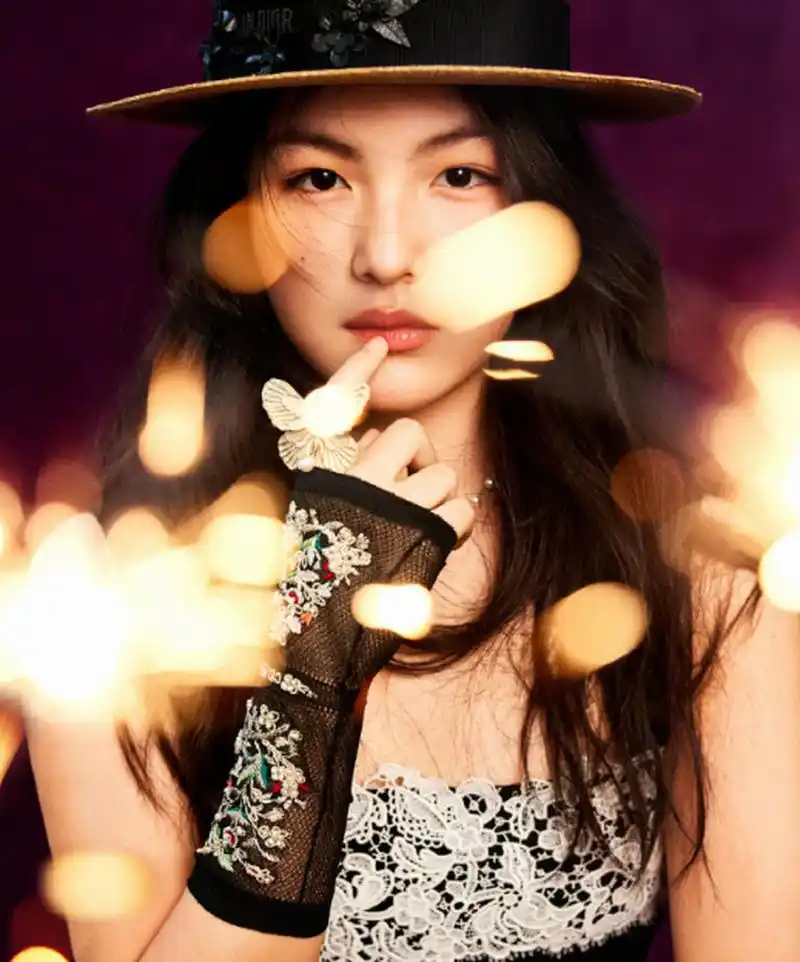 王诗龄杂志大片出炉#  星二代王诗龄杂志大片曝光,女大十八变,越涝浇