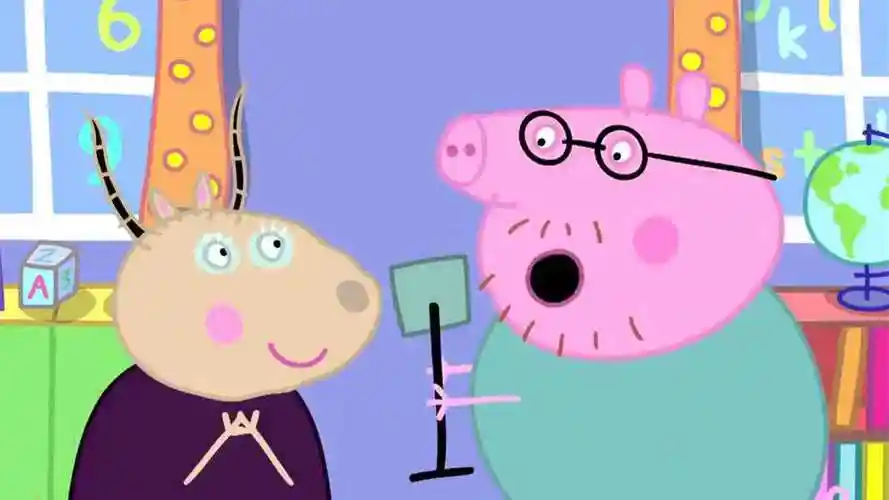 小猪佩奇:小兔瑞贝卡真喜欢胡萝卜,不管干什么,都要拿出胡萝卜