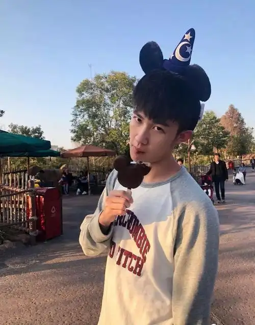 帅哥∣一枚颜值爆棚的小奶狗别人的男友从没让我失望过龚昊