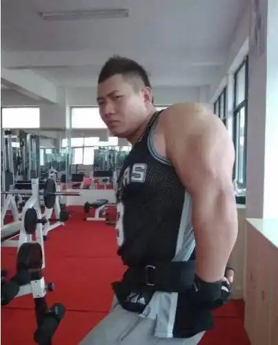 中国肌肉再次震撼世界,鹿晨辉霸气封神,碾压欧美巨无霸夺冠!