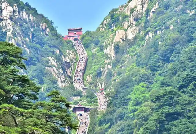 位于山东泰安的泰山18盘有多少个台阶?泰山还有什么好看的景点?