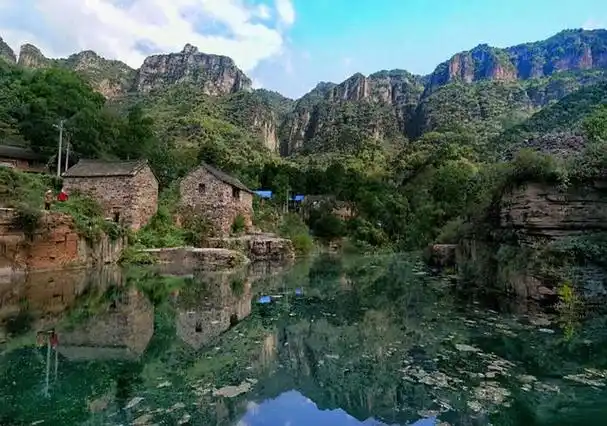 如果您厌倦了城市繁忙的生活,想要一段悠闲的度假,那么上腊江村一定是