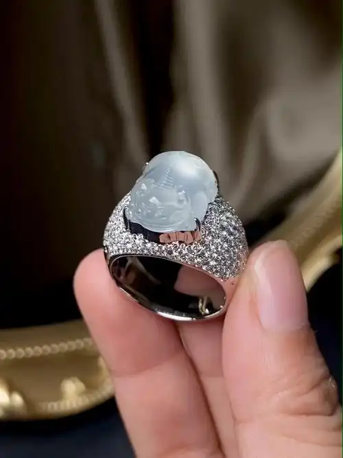 貔貅男戒趴在珠宝上的吞金兽霸气灵动