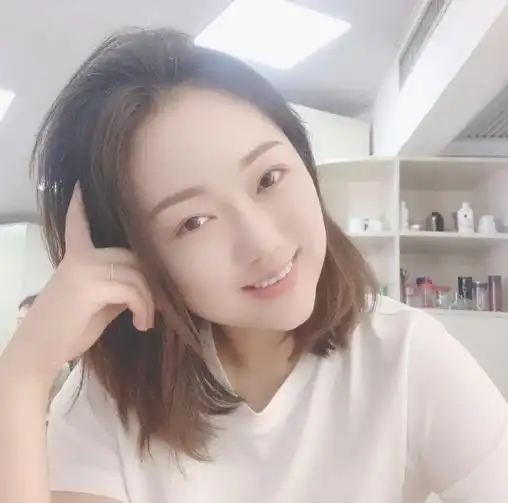 微胖女神屈炫希:一线工作,为广东电视台新闻主持人