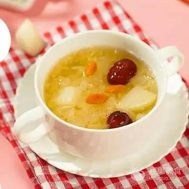 雪梨汤的做法,冰糖雪梨汤的做法 步骤(电饭煲养颜银耳梨汤)