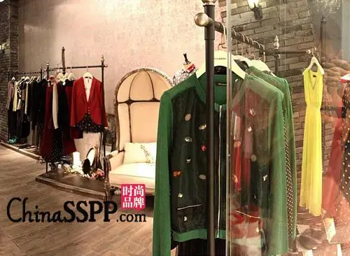 maxrieny玛克茜妮女装深圳世纪汇购物广场新形象店隆重推出