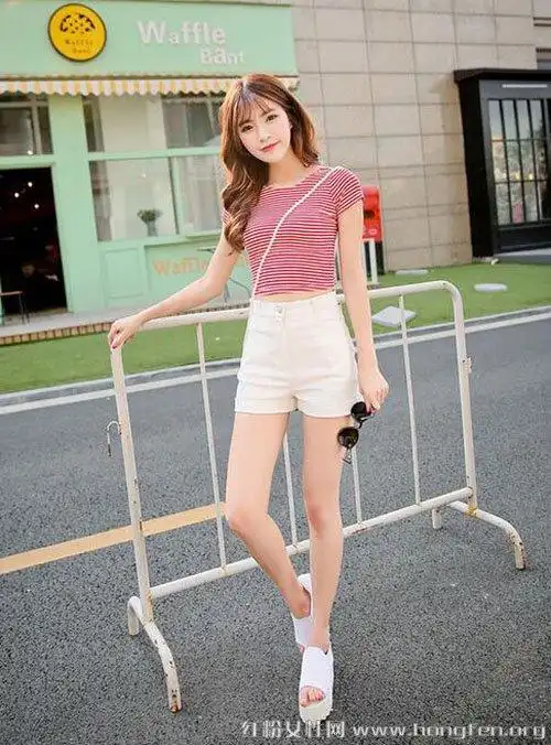 矮个子女生夏季搭配高腰单品显高就靠它