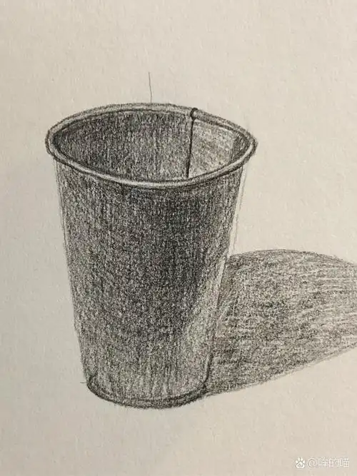 素描练习,一个纸杯子.