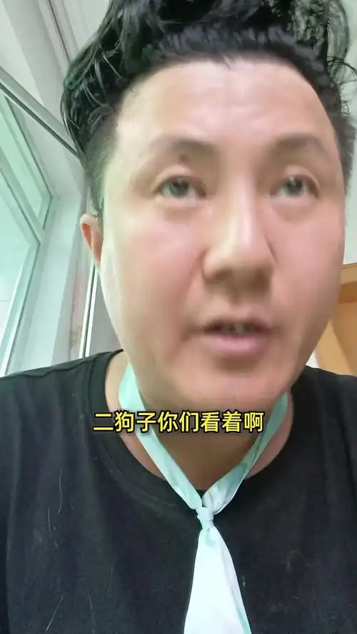 搞笑萌宠二狗子被韩哥吓唬了一下