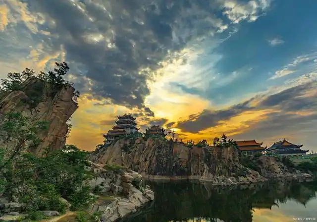 有山,叫灵台方寸山.山中有洞,叫斜月三星洞