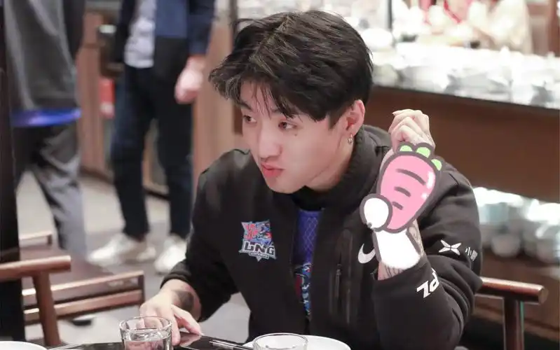 【icon谢天宇】新年撞上情人节,祝冷少新年&情人节快乐!