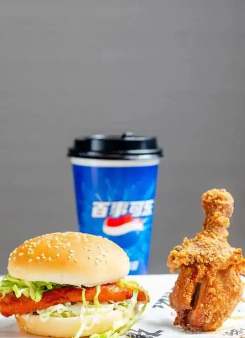 嫩到爆汁的汉堡 鸡腿 可乐!莆田这家店,8.8元就能全部安排