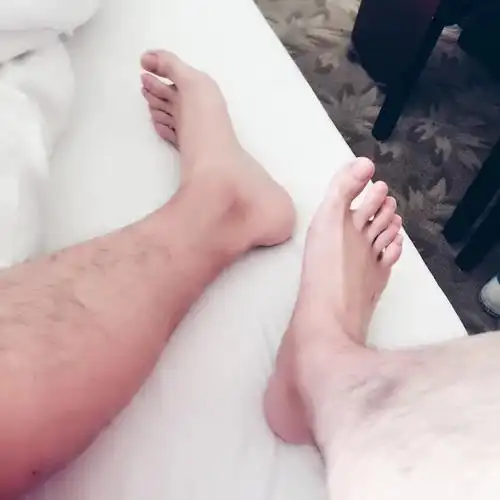 男孩子有一双好看的脚是一种什么样的体验? - 知乎