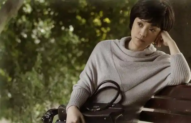 蒋雯丽演年轻人磨皮,张嘉译的老婆却本色出演,她哪来的自信