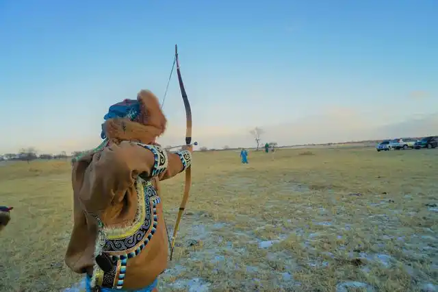 骑马射箭还打架内蒙古的冬天就是那么热闹