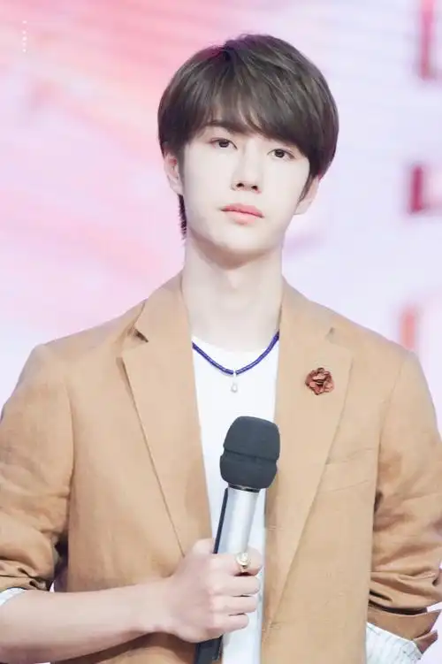 190701天天向上录制uniq王一博67676777顺毛奶盖萌萌哒77