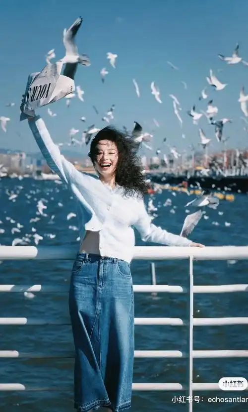 好看又简单的氛围感海边拍照姿势92