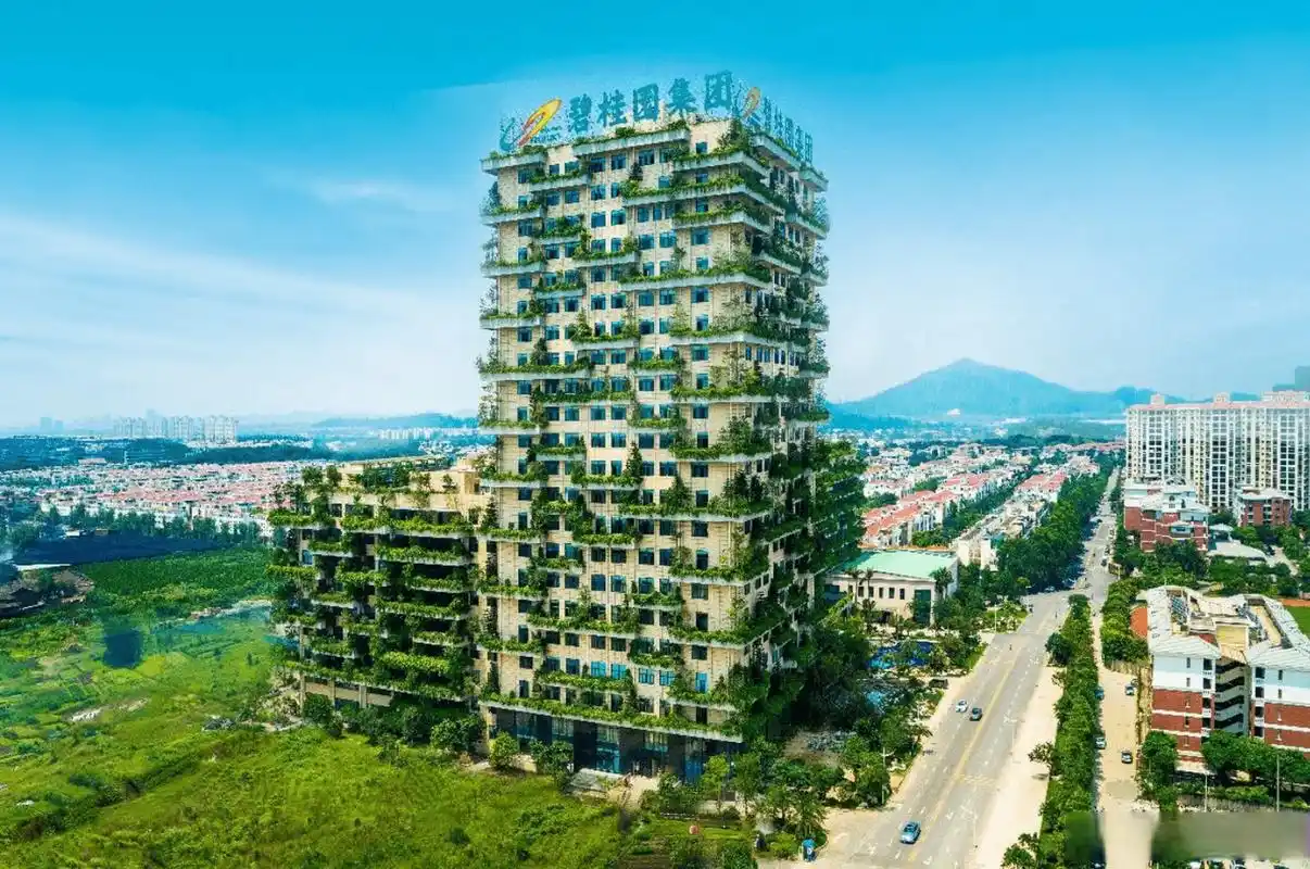 昨日一位碧桂园内部人士透露,碧桂园目前账面资金仅能满足保交楼!