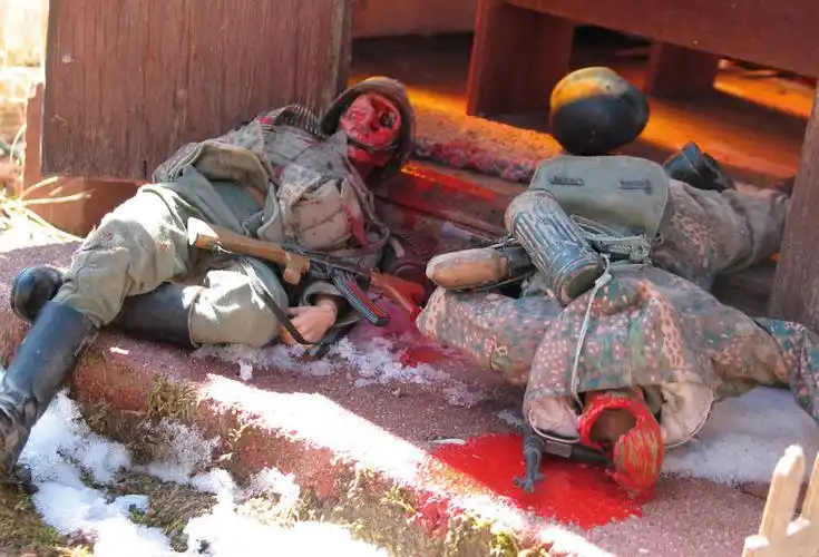 hogancamps heroes: how playing with dolls lets