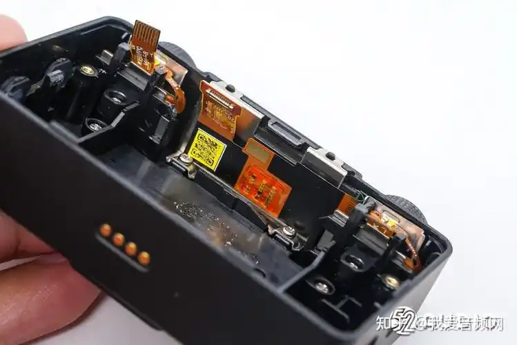 智能降噪,21档增益调节和11种ai美声算法,讯飞智能无线麦克风c1拆解