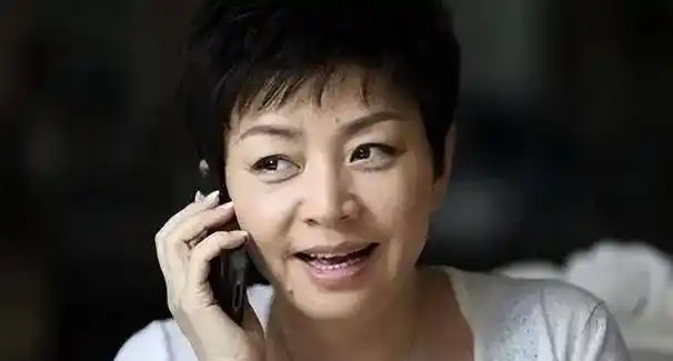 62岁宋丹丹近照大变样,头发稀疏唇色苍白,与当初的白云大相径庭_时间