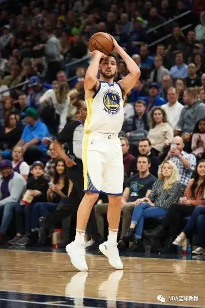 勇士三消息伤员尽数归队夺冠功勋抵达湾区高个射手离队