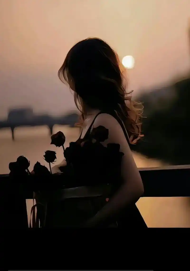 没有很懂事,只是很能忍,生活敬我是女汉子,而我心里藏了一个弱女子