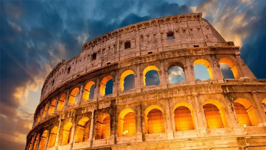 记者看到,本次昊星建材展位设计,以古典建筑为基础元素,将古罗马风格