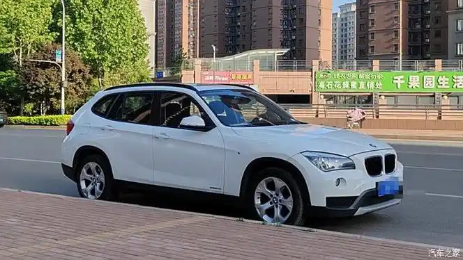 2012年12月进口宝马x1,白外黑内,全车原漆,明盘4万3