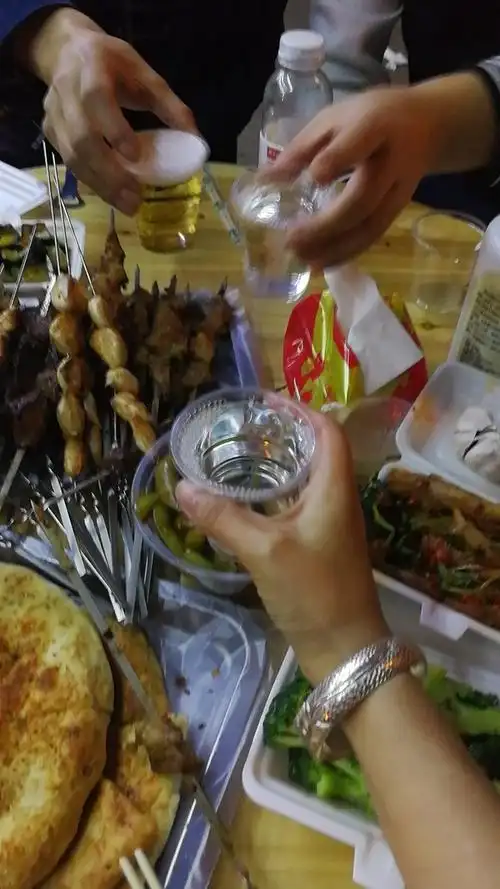 下午出发开八百多公里到南昌吃烤串一杯白酒不可怕可怕的是红